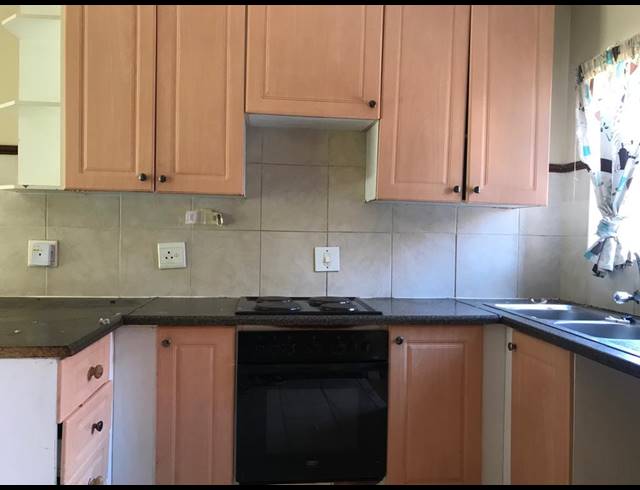 2 BEDROOM TOWNHOUSE RENTED IN DIE HOEWES